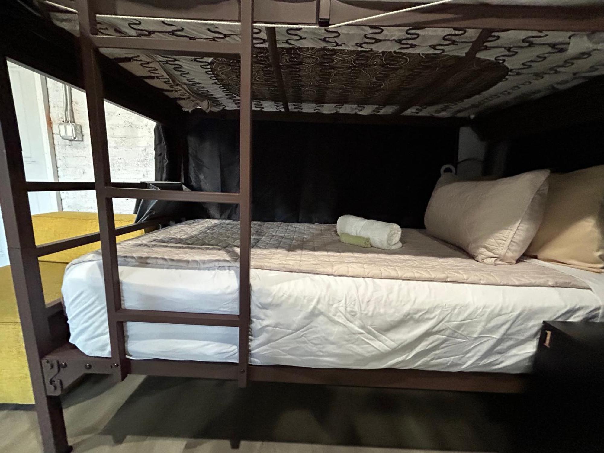 Hostal 424 Chicago